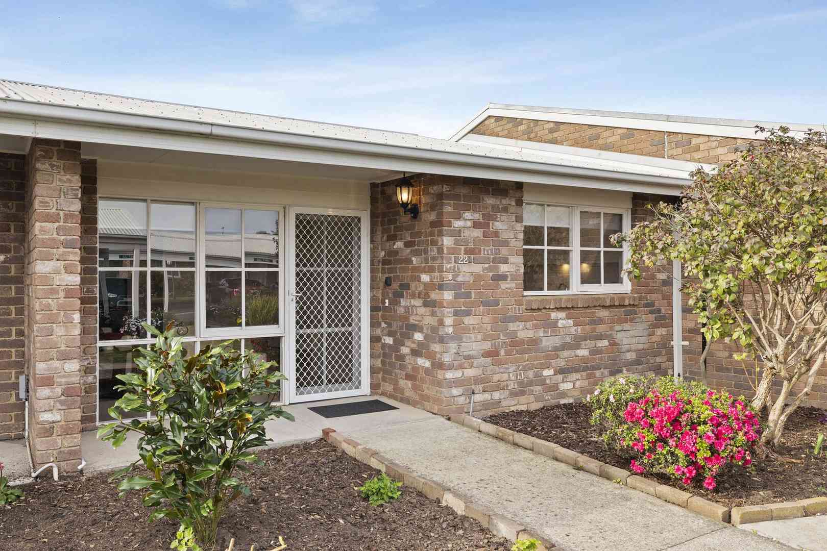 Totally upgraded Unit with Garden Outlook