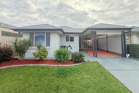 Tidy 2 bedroom home in an Over 50's Lifestyle complex