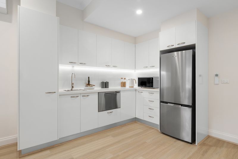 Delightful east-facing, spacious ground-floor one-bedroom apartment