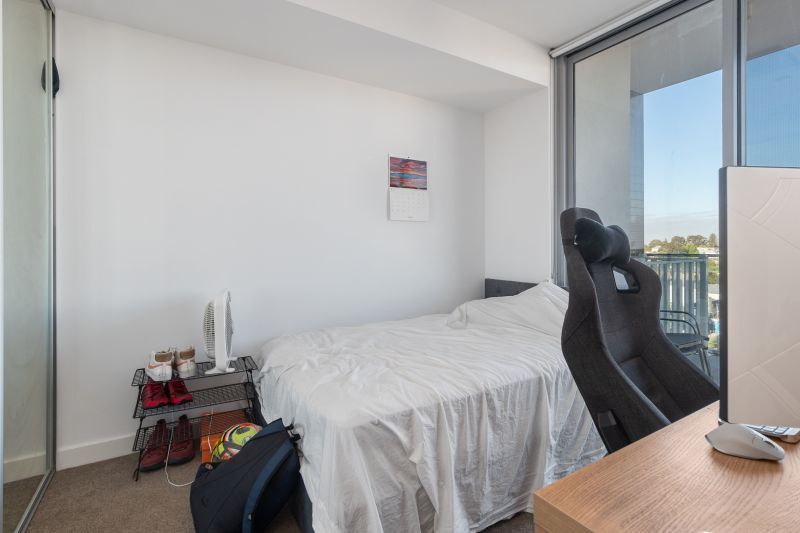 Stunning Views and Urban Lifestyle!!