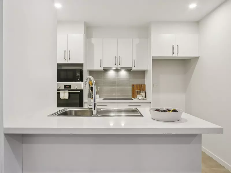 Brighton Bayside Apartment - Fully Refurbished