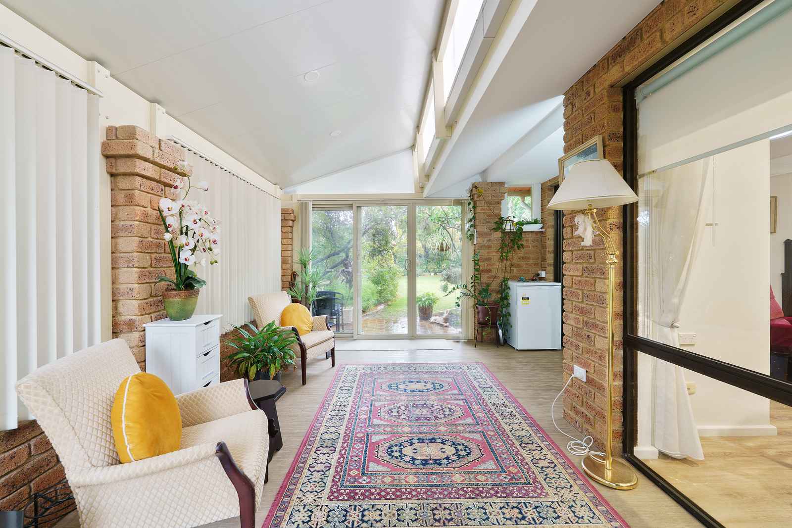 Beautifully renovated villa with conservatory and garden views
