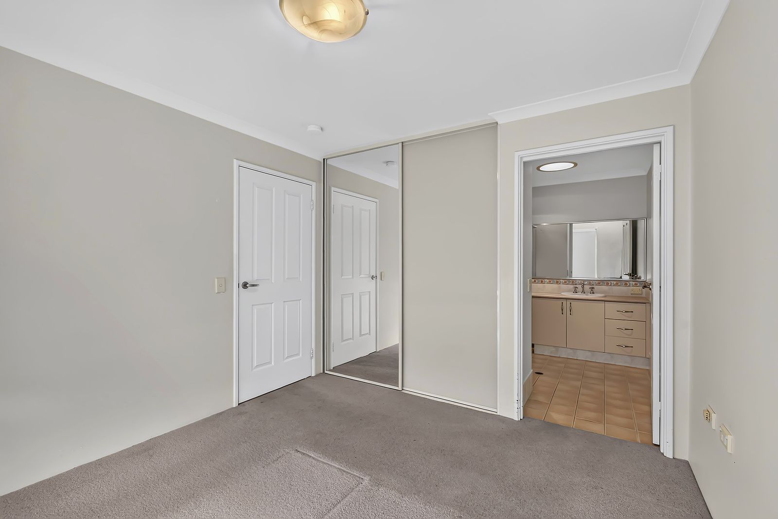 Light and bright villa close to amenities