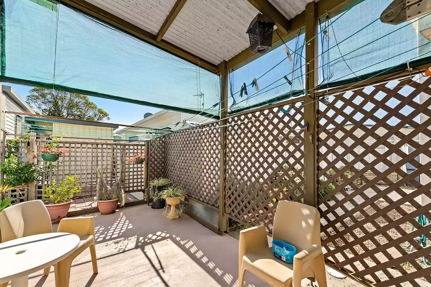 UNDER CONTRACT - Perfect Presentation - Huge Rooms, feel the space - Flex Floor Plan - Park 2 Cars