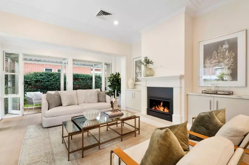 Rare Free-standing Contemporary Villa