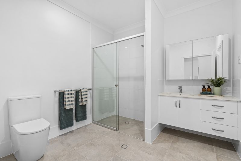 Open-plan two-bedroom villa close to amenities