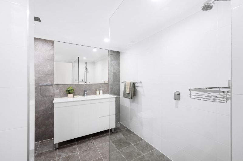 Fully renovated, contemporary style 3 bedroom unit with garden surrounds.
