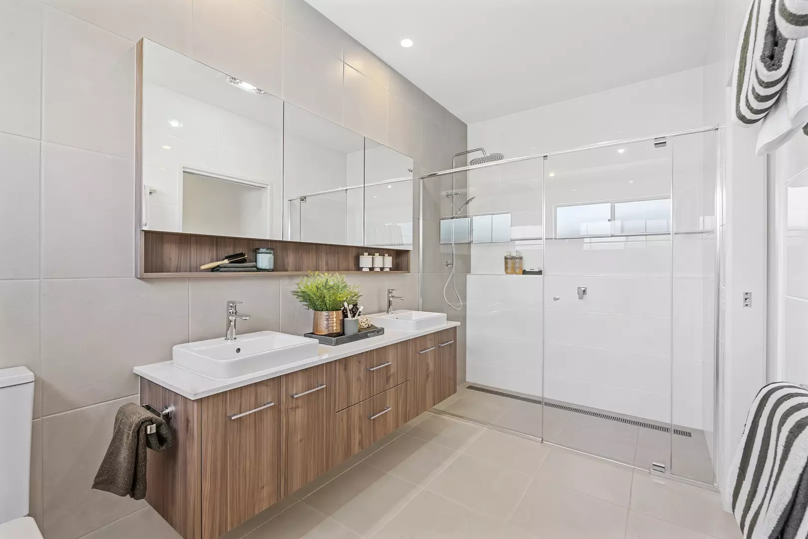 Step into luxury and functionality with the Zenith. Call to arrange an appointment.