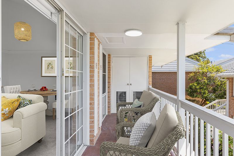 Beautifully renovated 2 bedroom unit with sunny balcony and light-filled throughout.