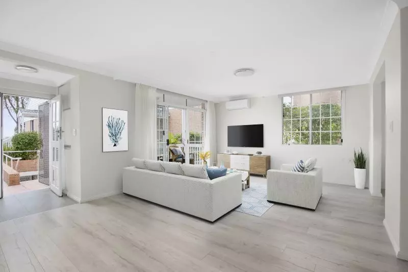 Immaculately maintained 3 bedroom unit with modern look situated in the centre of the village