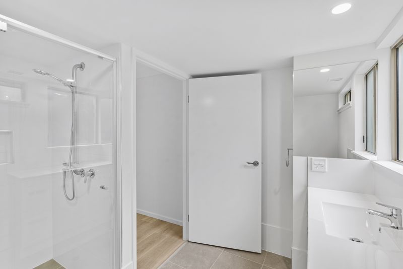 Large ground-floor 2-bedroom villa on corner
