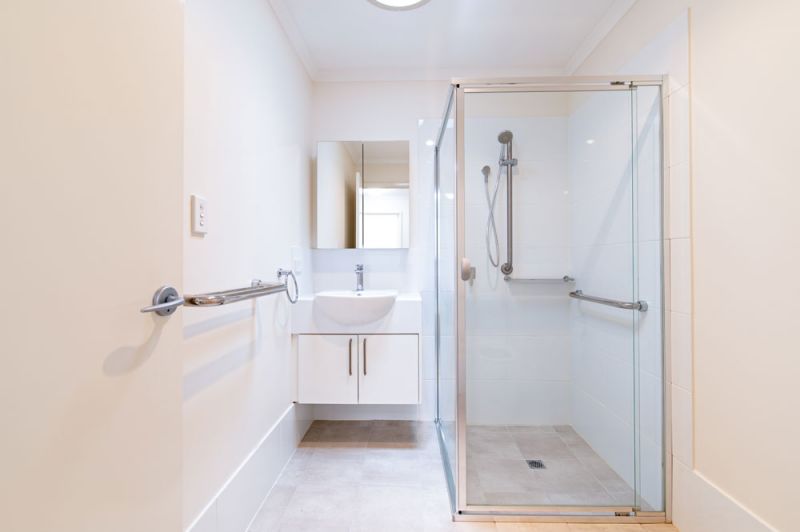 Live in this lovely unit while accessing the level of support you need when you need it!