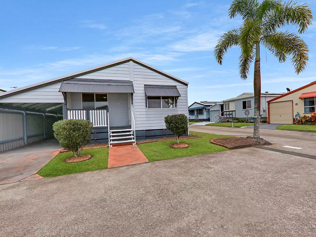 2 Bedroom Cottage - Corner Location - NEW Listing!