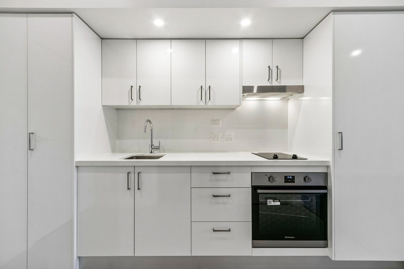 Independent studio apartment with new kitchen
