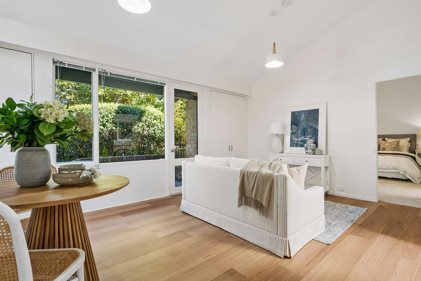 Bright, private & perfectly positioned villa
