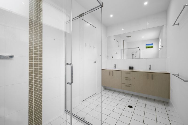 Vibrant, Contemporary Living!