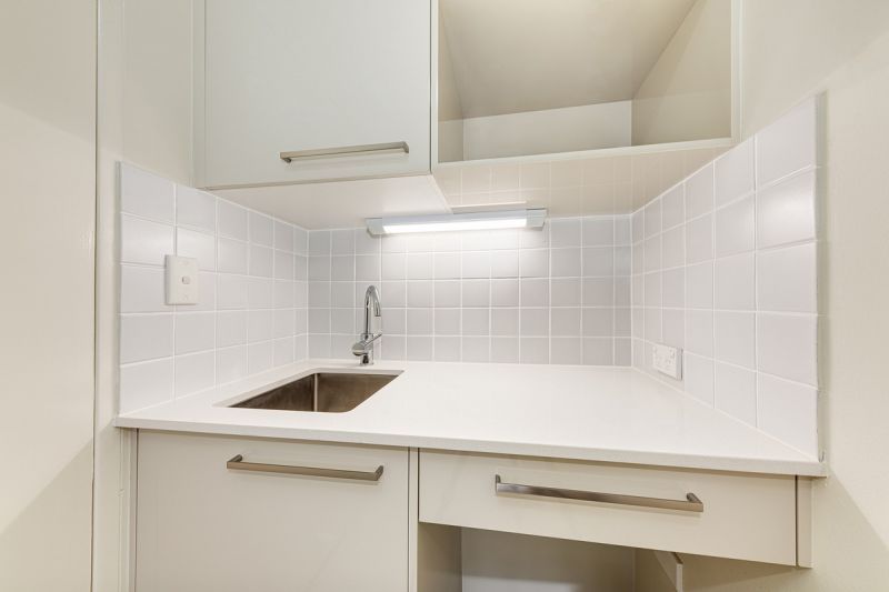 RARE FULLY RENOVATED STUDIO APARTMENT LOCATED ON THE GROUND FLOOR WITH AN EXCELLENT OUTLOOK