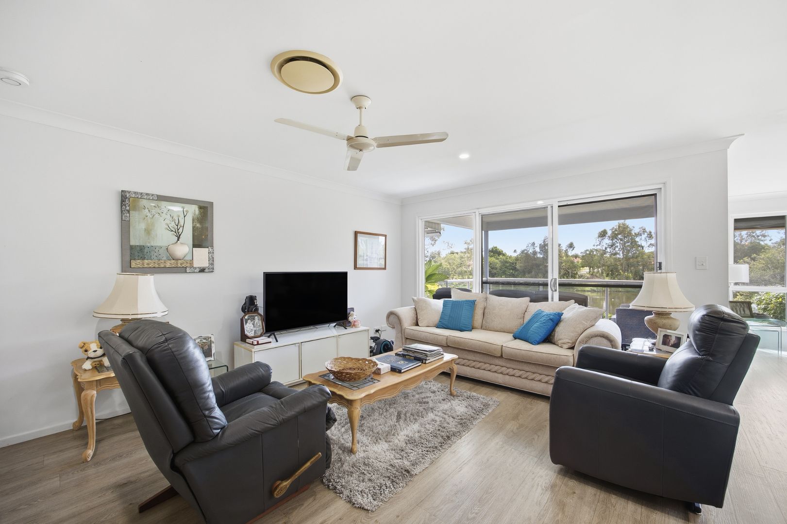 Sophisticated Lakefront Luxury