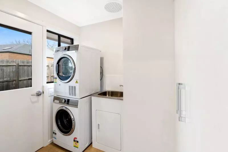 DEPOSIT TAKEN - Light & bright, ground level unit