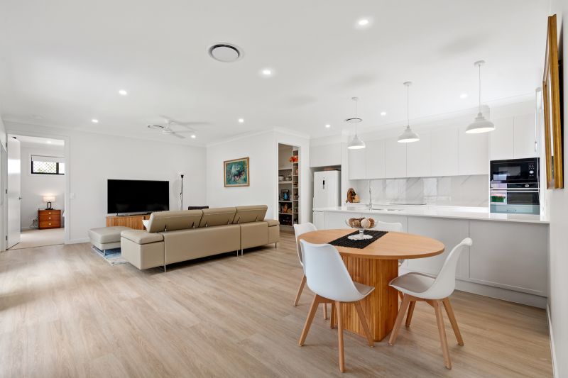 Attention Travel Enthusiasts!