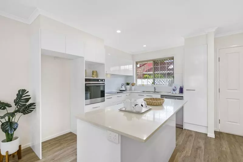 Affordable, Refurbished Villa With Bright Sunroom 