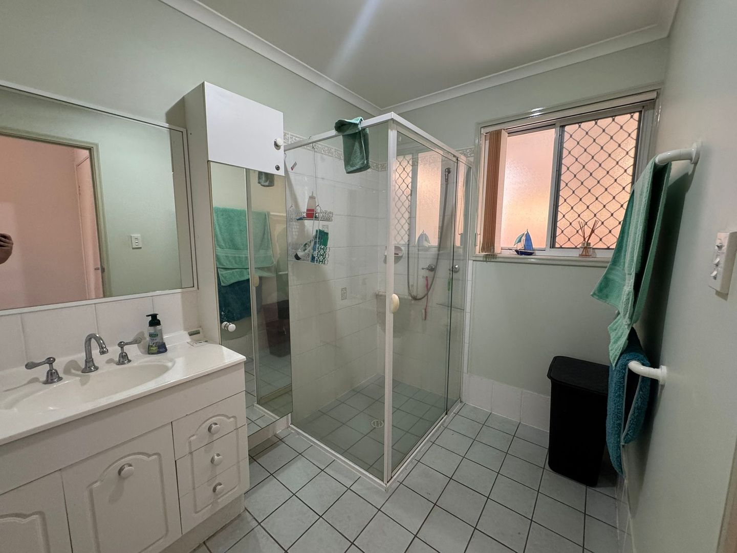 Over 50's Gated Community - Light & Bright & a Beautiful Outdoor entertaining area.