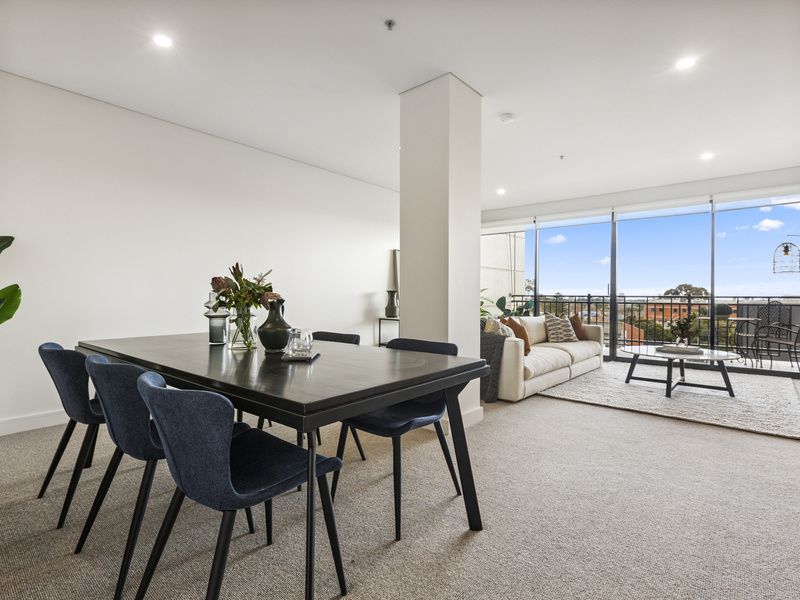 Elegant Apartment with City Views at Menzies Malvern