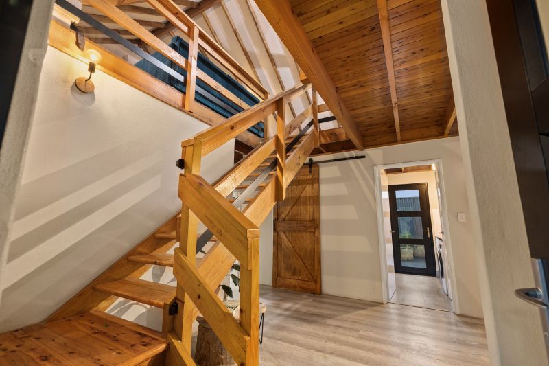 Captivating Cabin-Style  Cottage