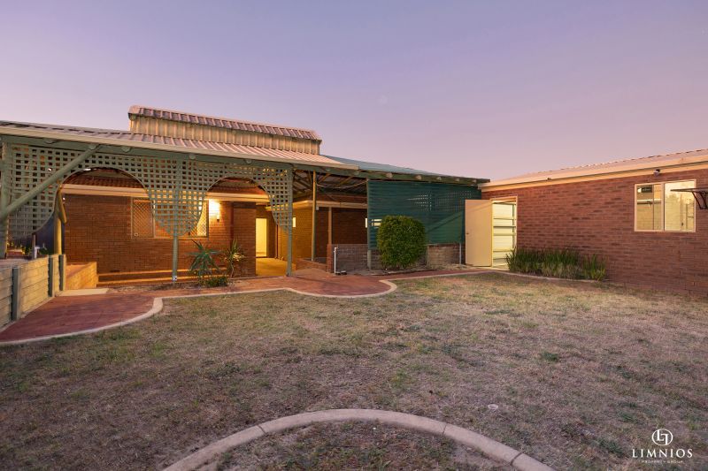 Family Home With Development Options!