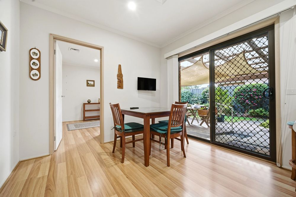 Relaxed Over-55s Living Beside the Botanic Gardens