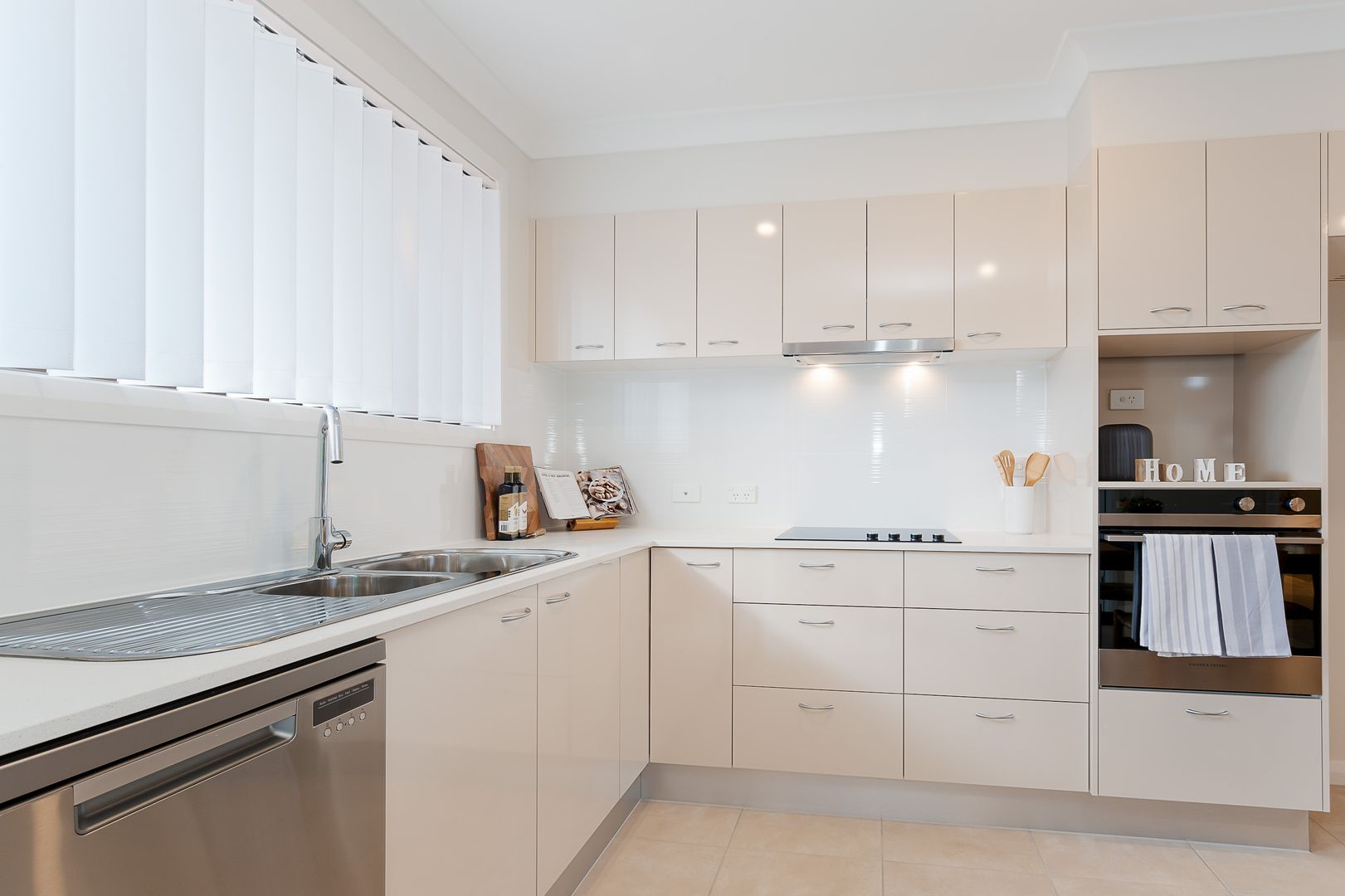 Villa 38 - Oak Tree Boolaroo - 2 Bed + 1 Bath