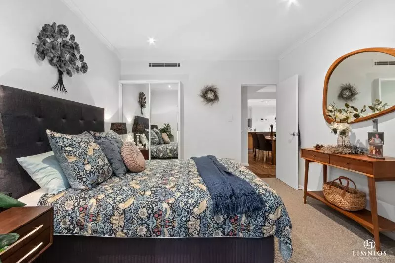 Oversize apartment with park views!