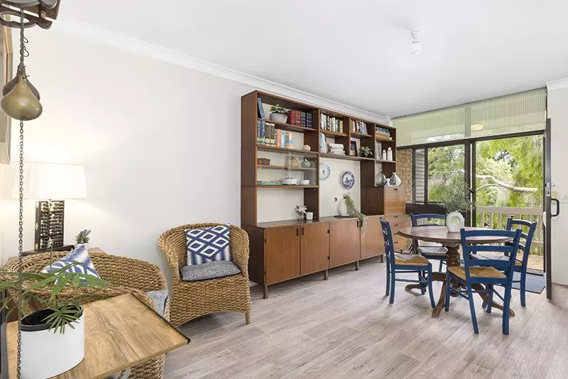 This stunning double serviced apartment is a rarity.