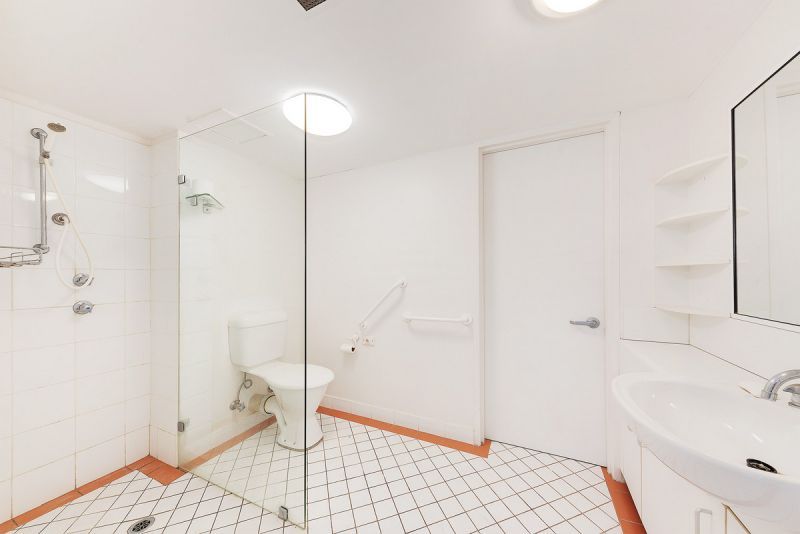 Rare 2 bedder with parking in the wonderful Lindfield Manor