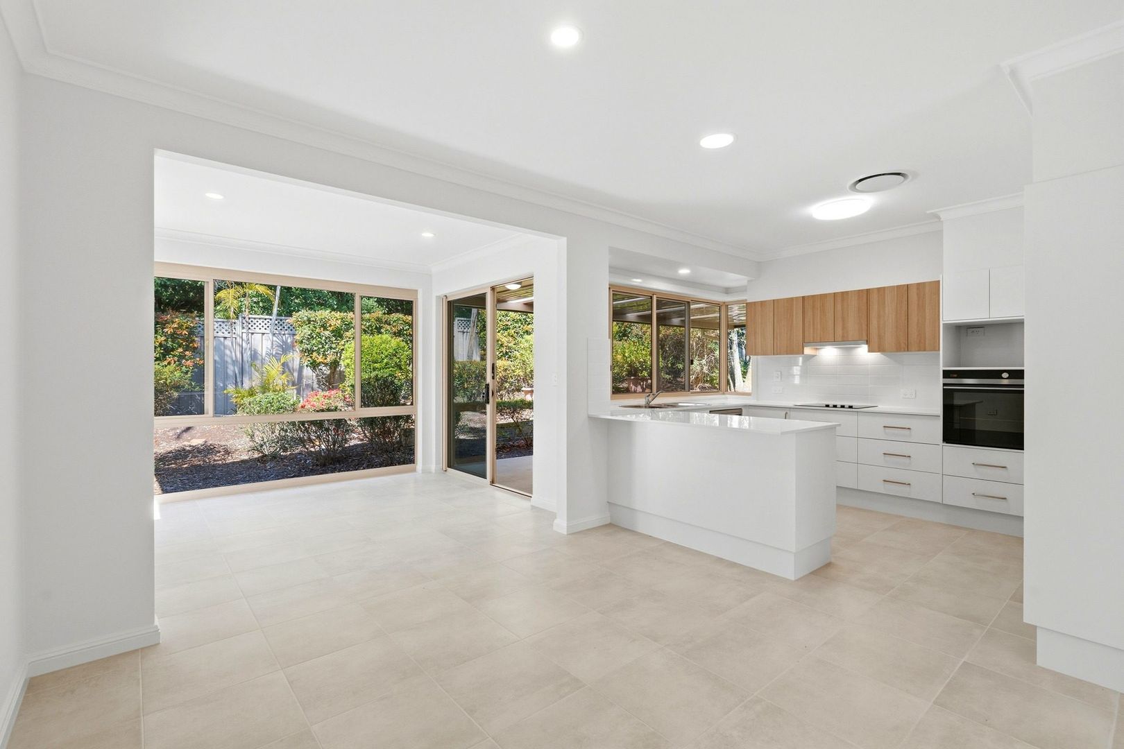 Private cul-de sac living