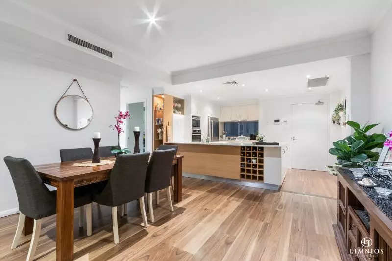 Oversize apartment with park views!