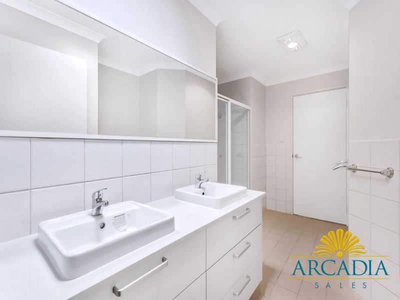 ARCADIA WATERS MADDINGTON - Close to the Clubhouse, with Stone Benchtops.