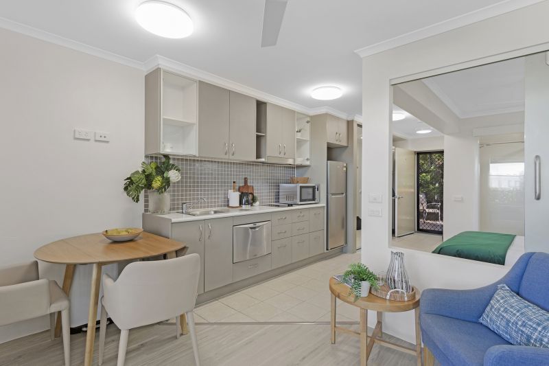 Ground-floor studio apartment with ocean views