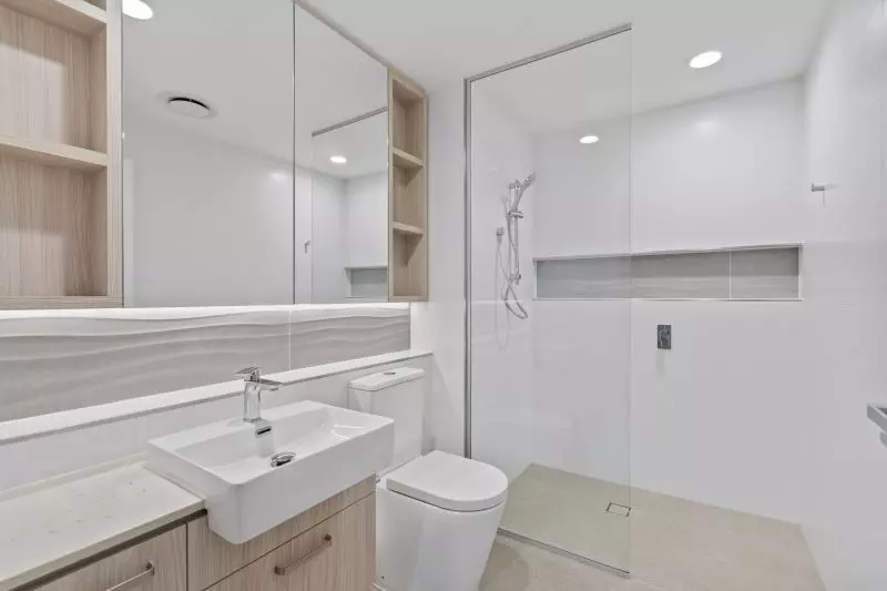 North-facing, fourth-floor apartment with views to the City.