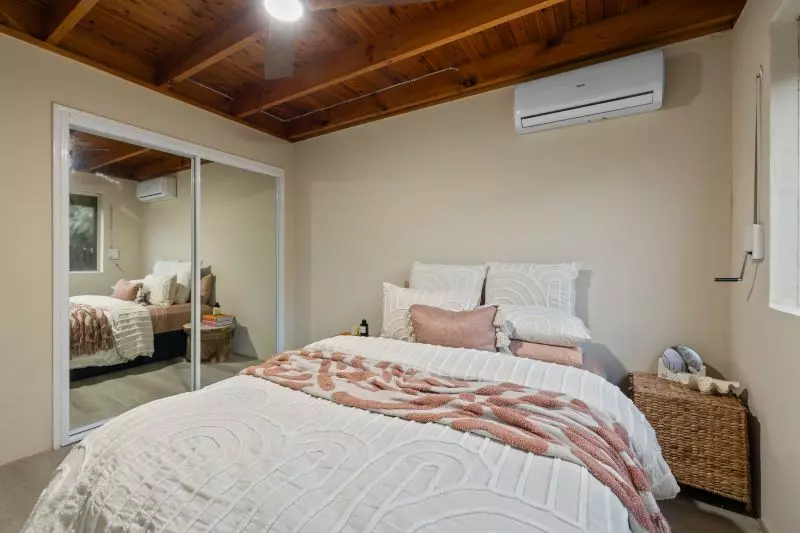 Captivating Cabin-Style  Cottage