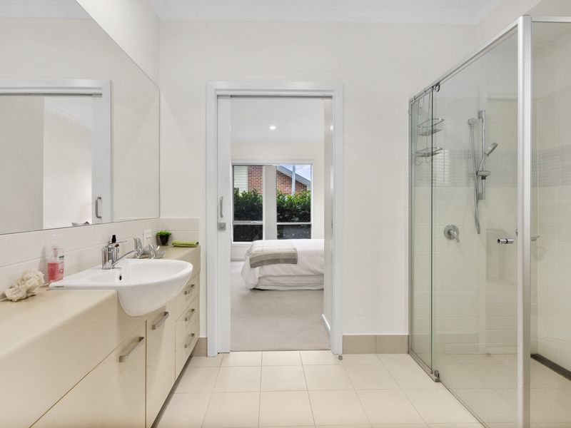 Bright, Stylish Home with Lovely Garden Outlook