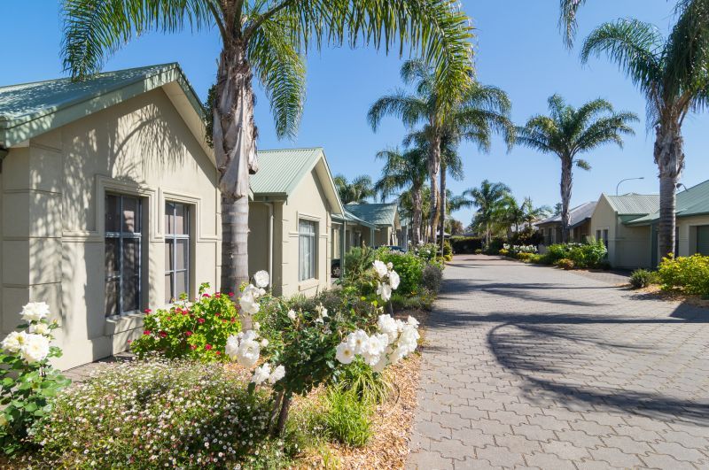 Serviced apartment full of natural light! 