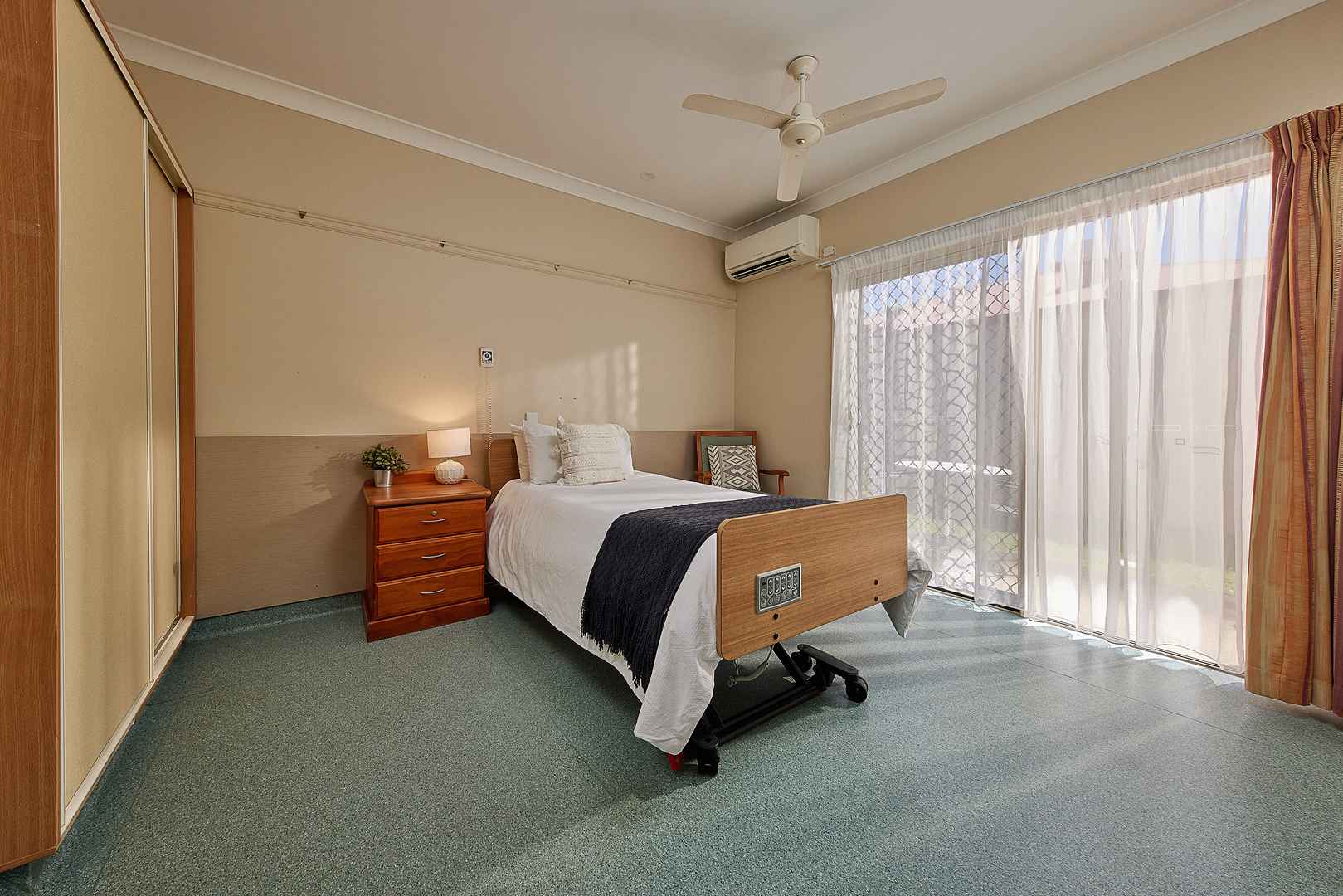 Clive Burdeu Aged Care Service - Churches of Christ 