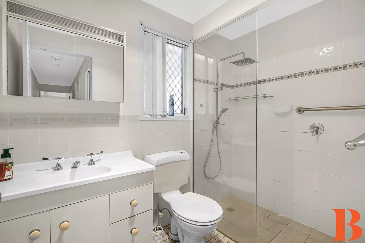 Three Bedroom Residence - Spacious and Open - Full Length Verandas Front and Rear