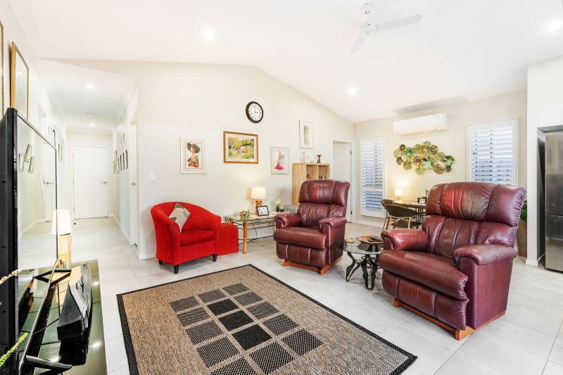Spacious Home, Bushland Views