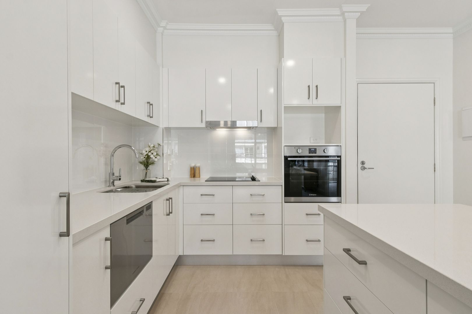Stylish one-bedroom apartment with a sunny double balcony