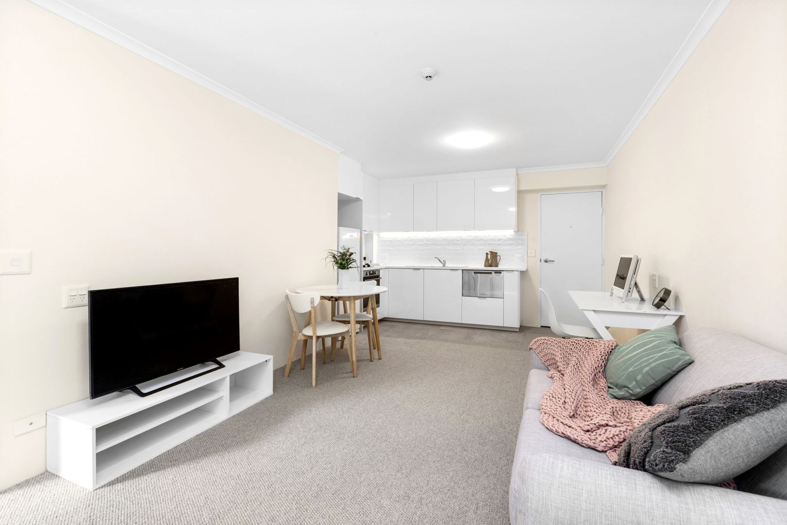 Refurbished 1 Bedroom Apartment on the Ground Floor 