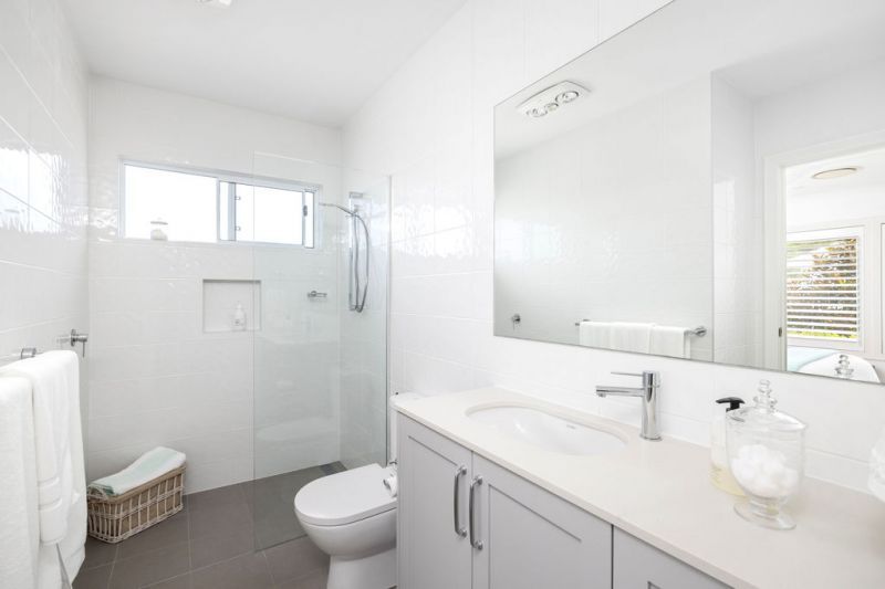 Elegant Corner Retreat – Stylish Alfresco Living