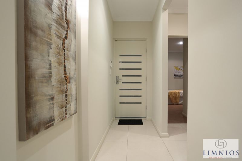 Spacious End Villa
