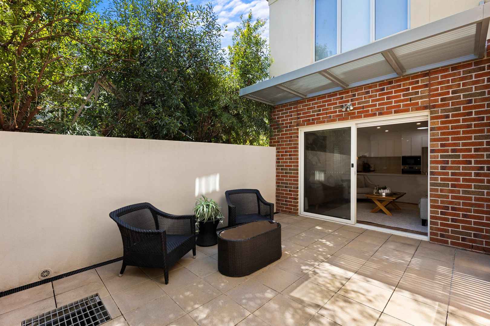 Elegant Living at 22 Blueridge Close, Avondale Heights!